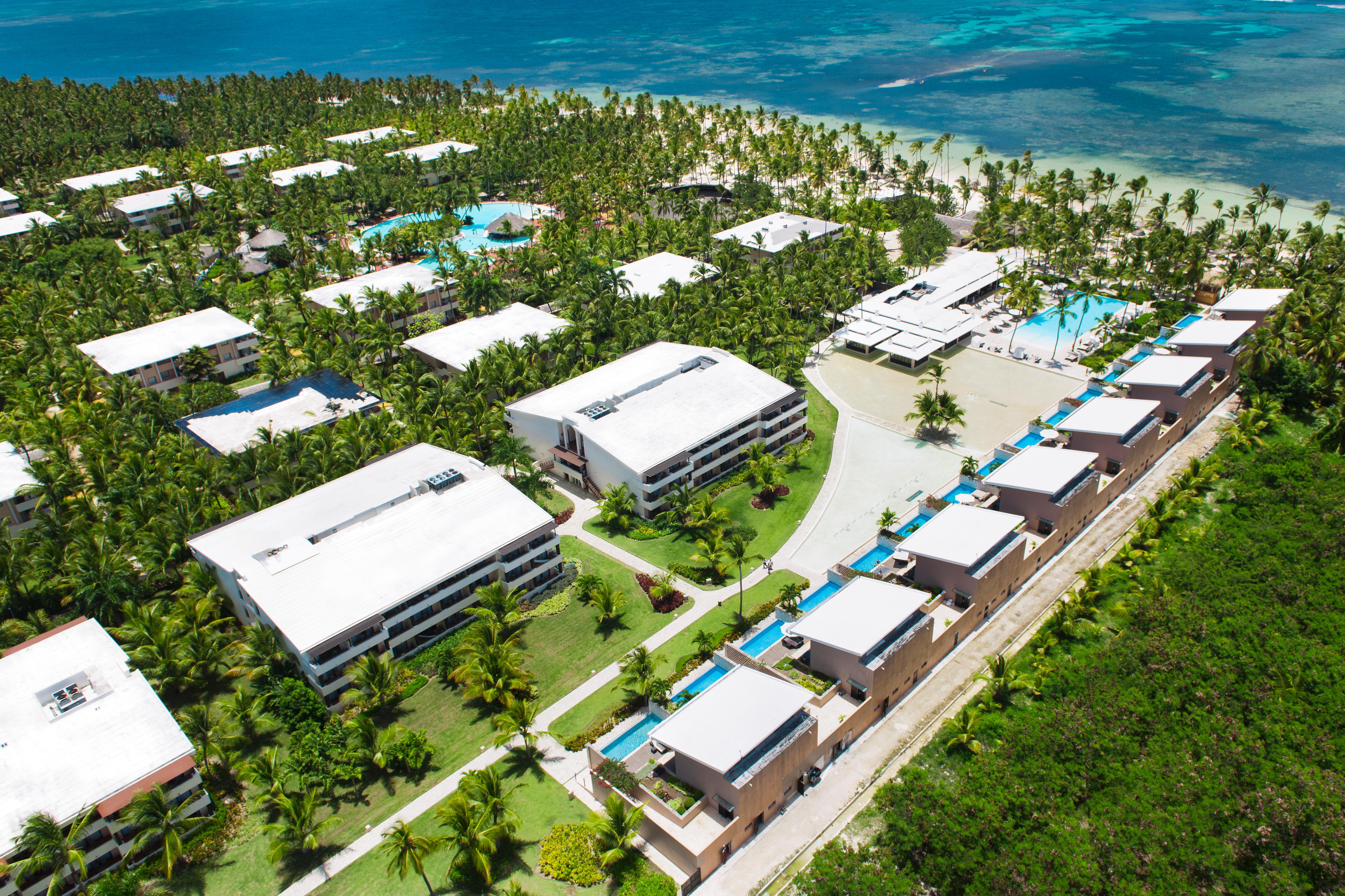 加泰罗尼亚皇家巴瓦罗酒店 - 全包 - 仅限成人 蓬塔卡纳 外观 照片 Aerial view of the resort