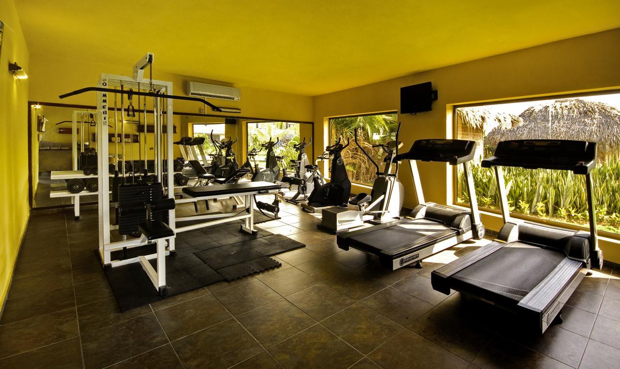 加泰罗尼亚皇家巴瓦罗酒店 - 全包 - 仅限成人 蓬塔卡纳 外观 照片 A gym in a hotel