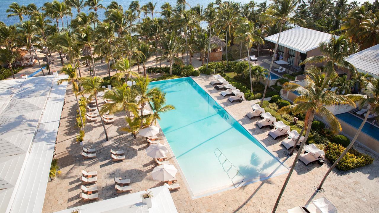 加泰罗尼亚皇家巴瓦罗酒店 - 全包 - 仅限成人 蓬塔卡纳 外观 照片 Aerial view of the pool at the Eden Rock Cap-Ojibara