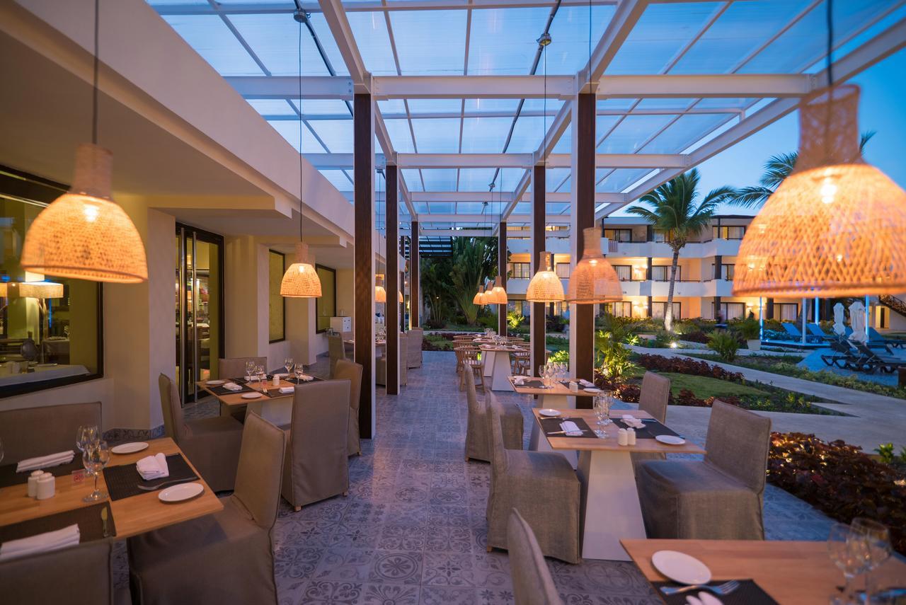 加泰罗尼亚皇家巴瓦罗酒店 - 全包 - 仅限成人 蓬塔卡纳 外观 照片 Restaurant at the hotel
